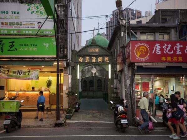 Masjid Longgang (龍岡清真寺)