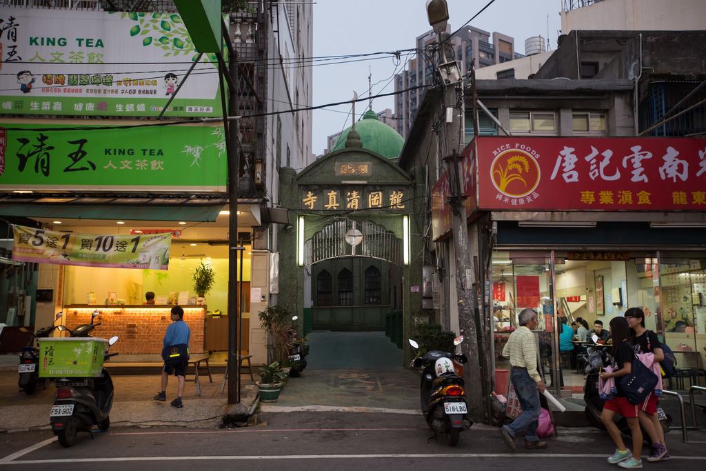 Masjid Longgang (龍岡清真寺)