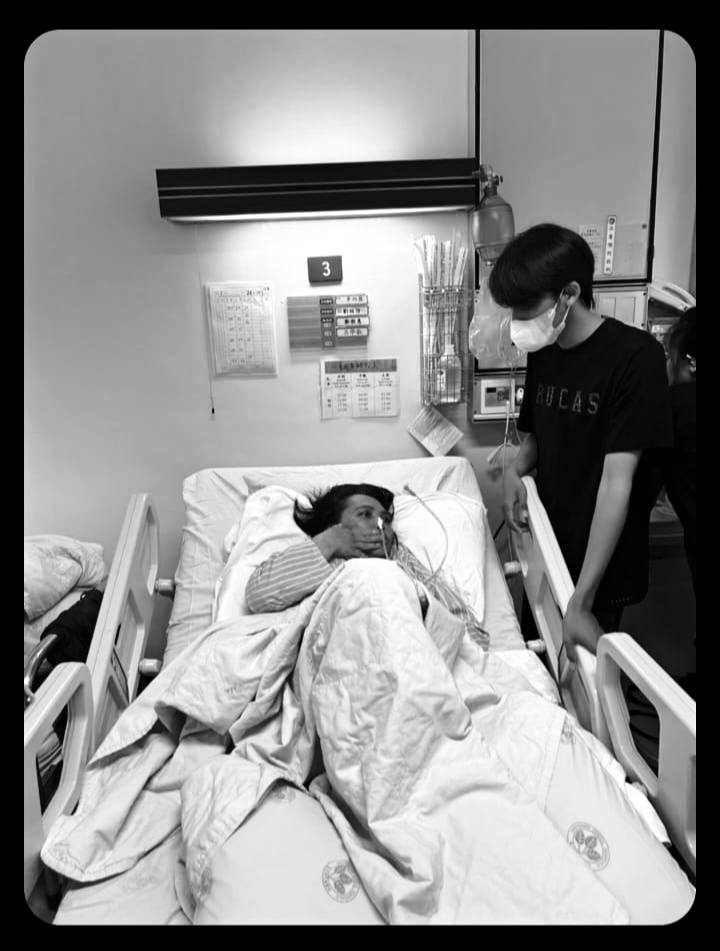 Penyaluran bantuan untuk Sdri. Watini, PMI Taiwan yang sedang sakit.