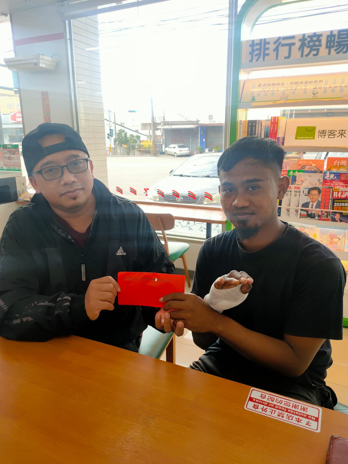 Pemberian Santunan Bantuan untuk Sdr. Doris asal Lampung Pemberian Santunan Bantuan untuk Sdr. Doris asal Lampung