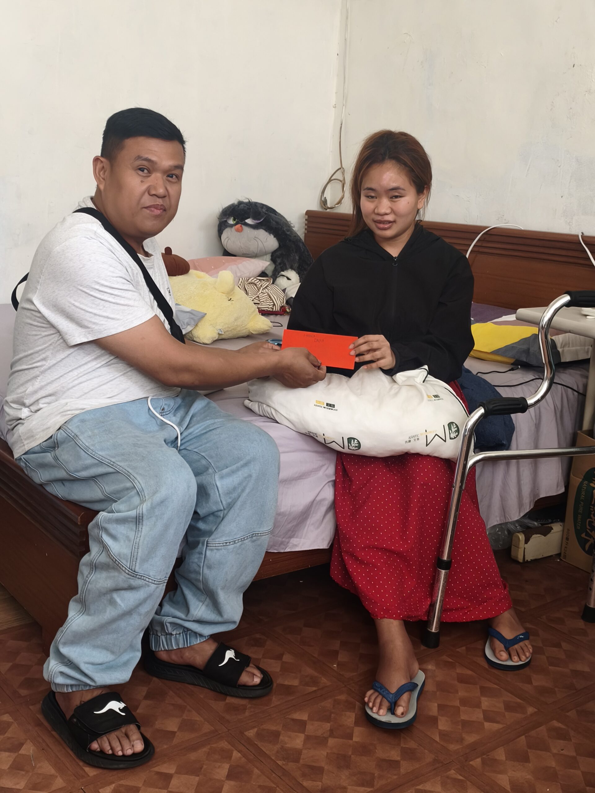 Pemberian Bantuan PMI Kecelakaan, a/n Nadela asal Ponorogo Pemberian Bantuan PMI Kecelakaan, a/n Nadela asal Ponorogo